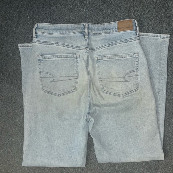 American Eagle Outfitters Light Blue Mom Straight Relaxed Jeans - Picture 2 of 4